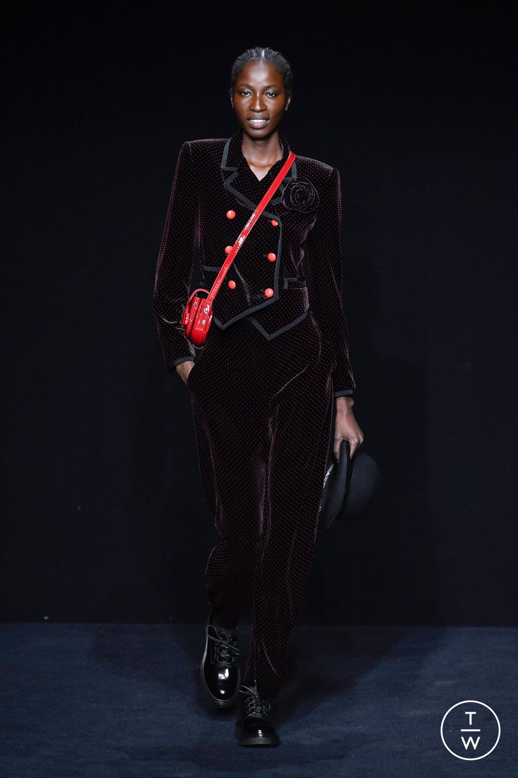 Fashion Week Milan Fall/Winter 2023 look 26 from the Emporio Armani collection 女装