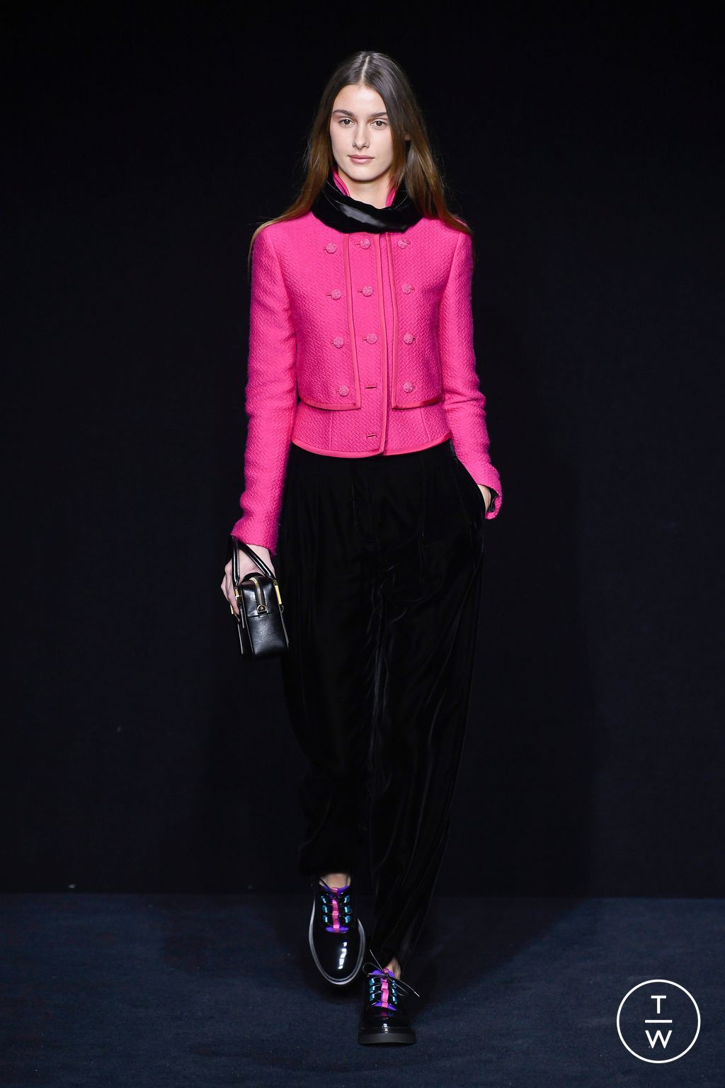 Fashion Week Milan Fall/Winter 2023 look 33 de la collection Emporio Armani womenswear