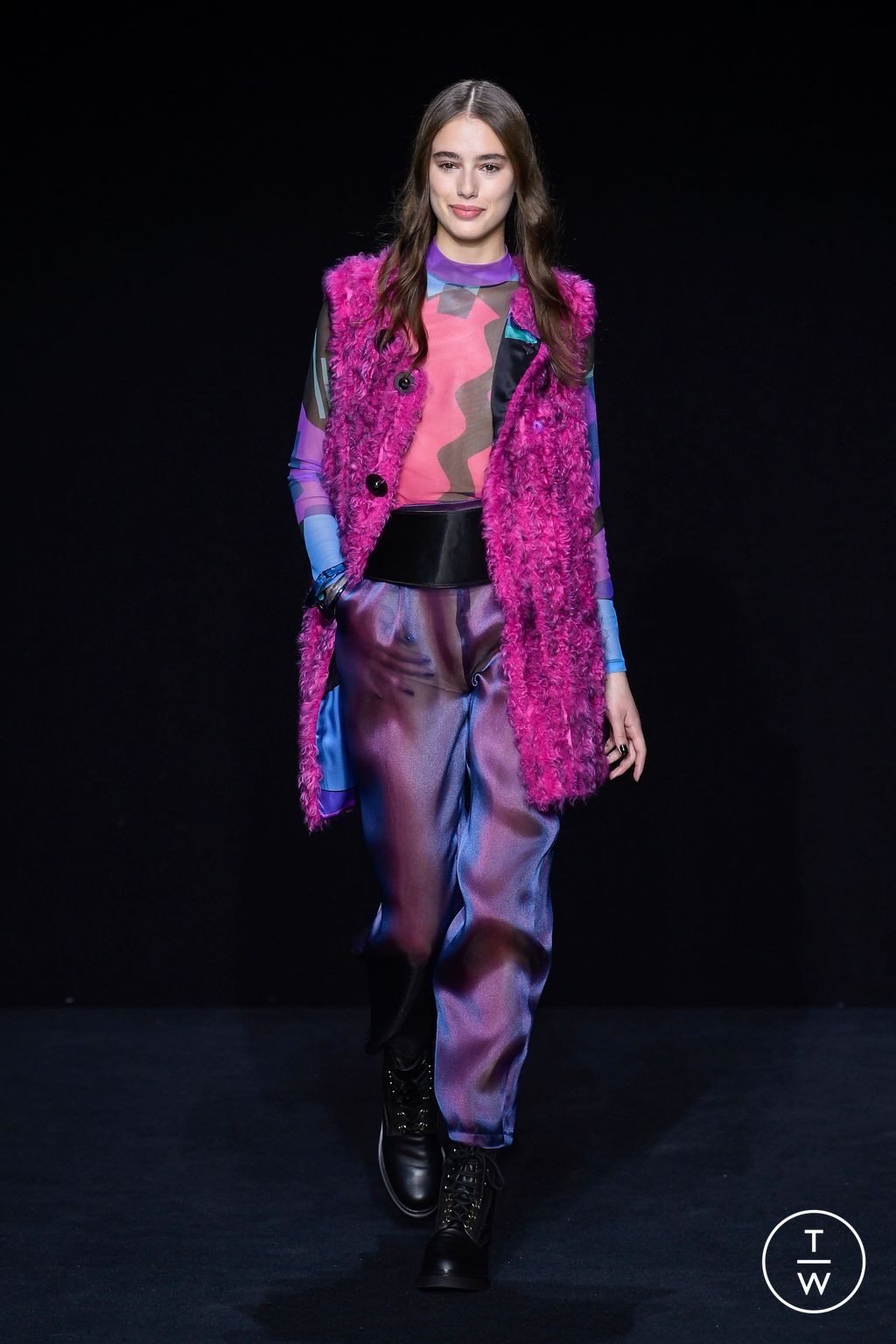 Fashion Week Milan Fall/Winter 2023 look 43 de la collection Emporio Armani womenswear