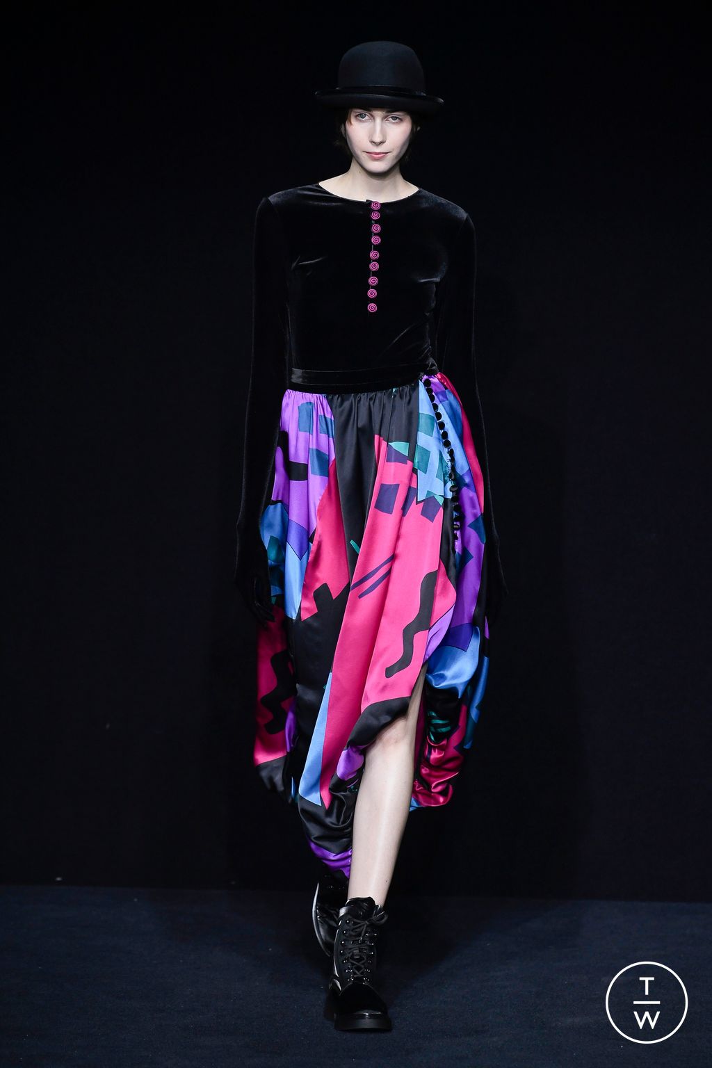 Fashion Week Milan Fall/Winter 2023 look 44 de la collection Emporio Armani womenswear