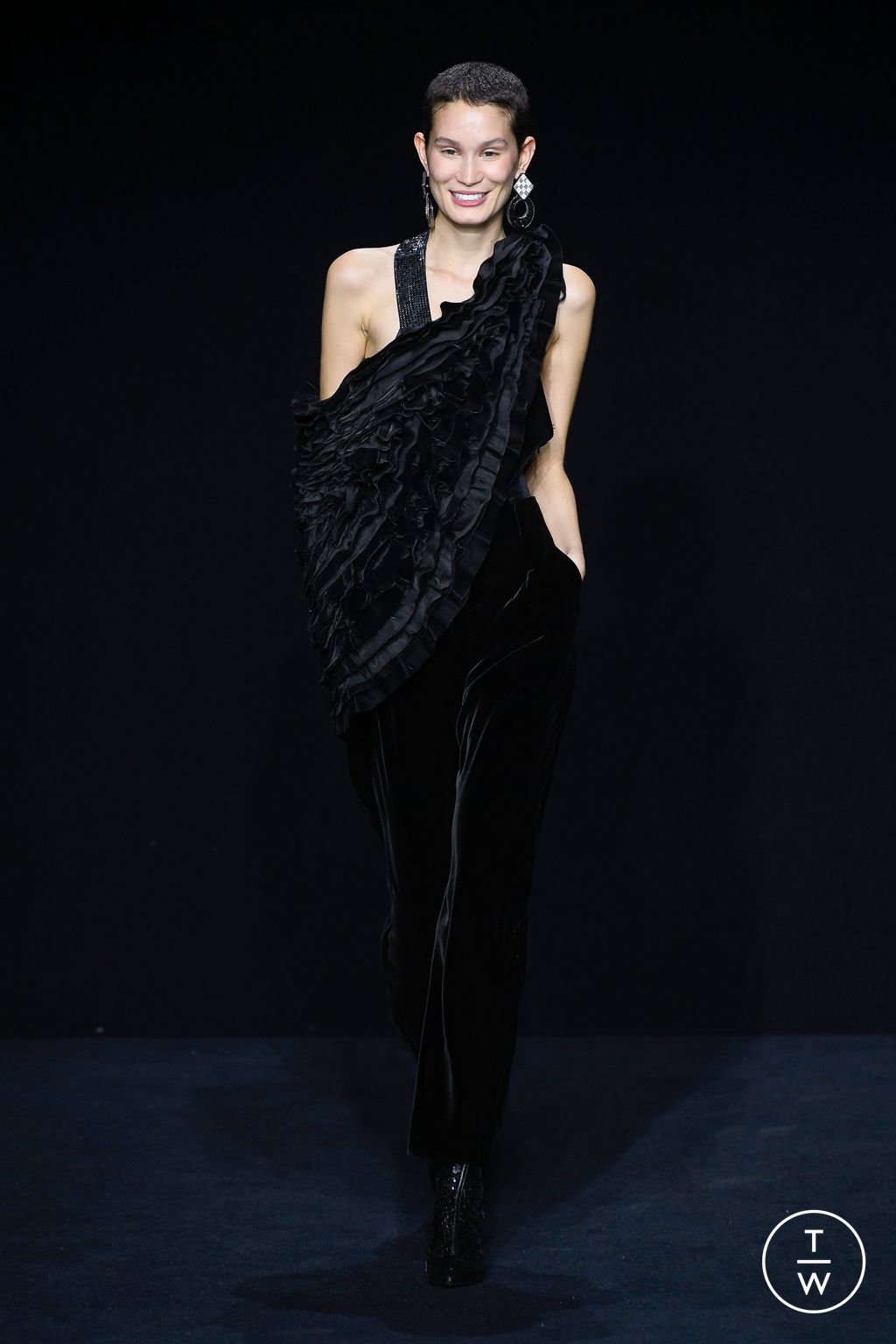 Fashion Week Milan Fall/Winter 2023 look 49 from the Emporio Armani collection 女装