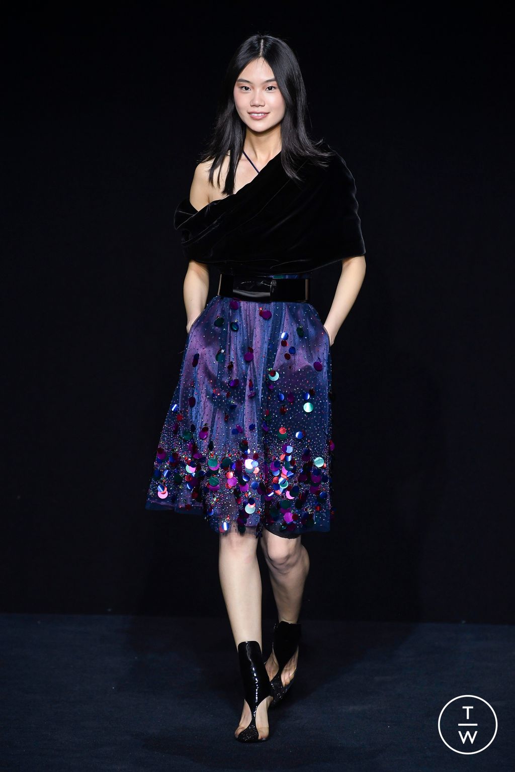 Fashion Week Milan Fall/Winter 2023 look 60 from the Emporio Armani collection 女装