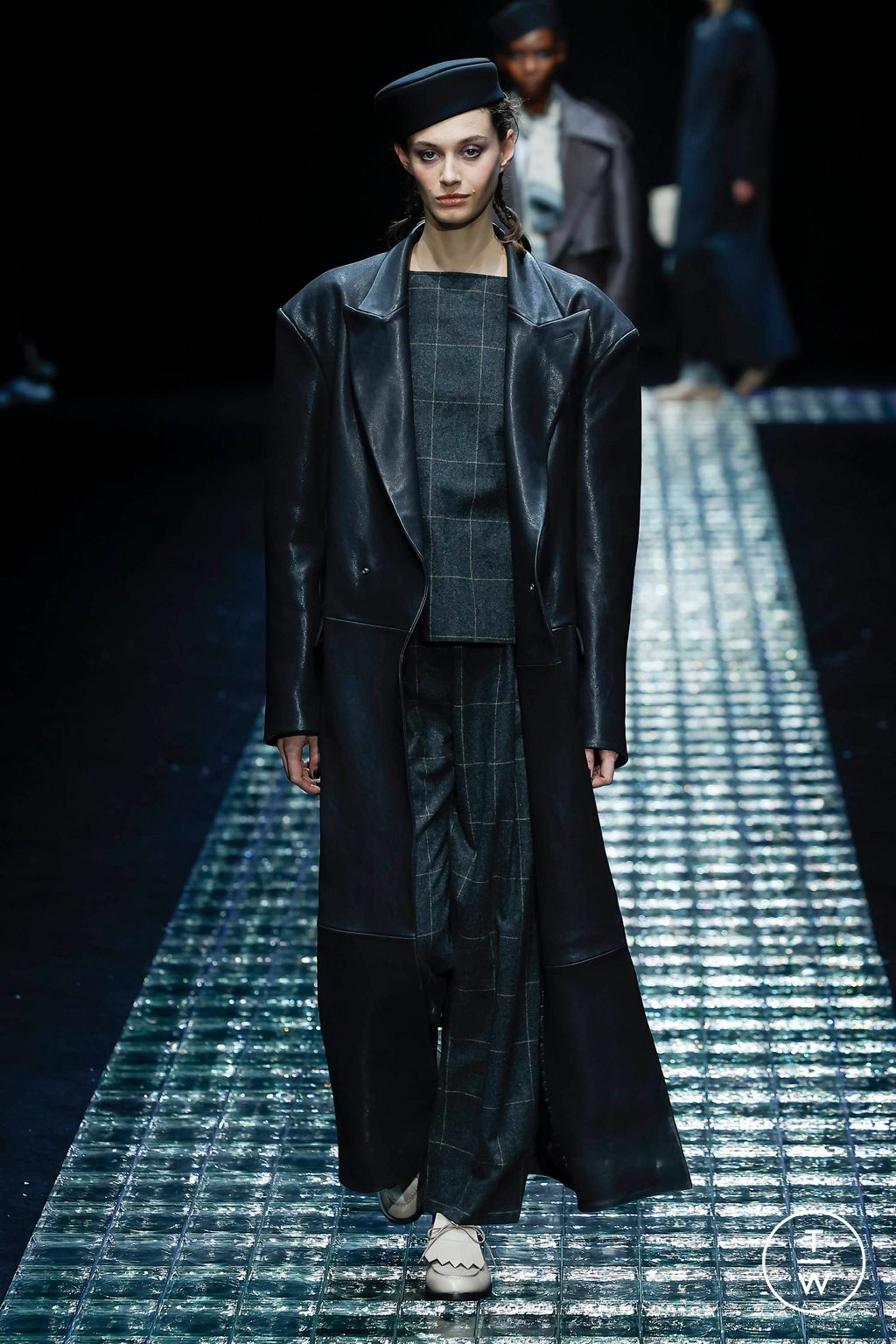 Fashion Week Milan Fall/Winter 2024 look 16 from the Emporio Armani collection 女装