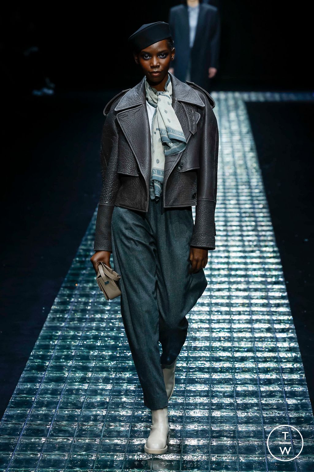 Fashion Week Milan Fall/Winter 2024 look 17 from the Emporio Armani collection 女装