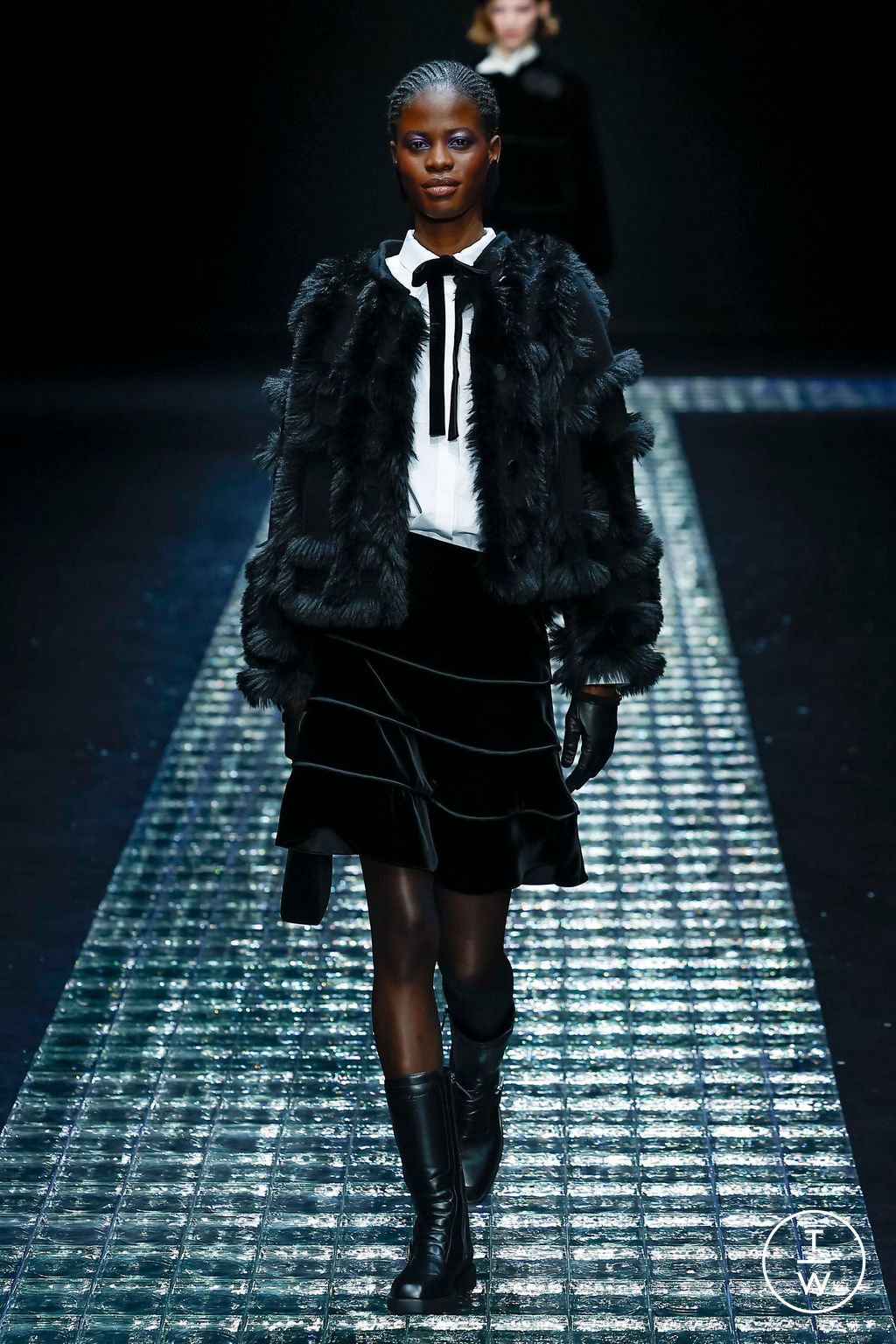 Fashion Week Milan Fall/Winter 2024 look 22 from the Emporio Armani collection 女装