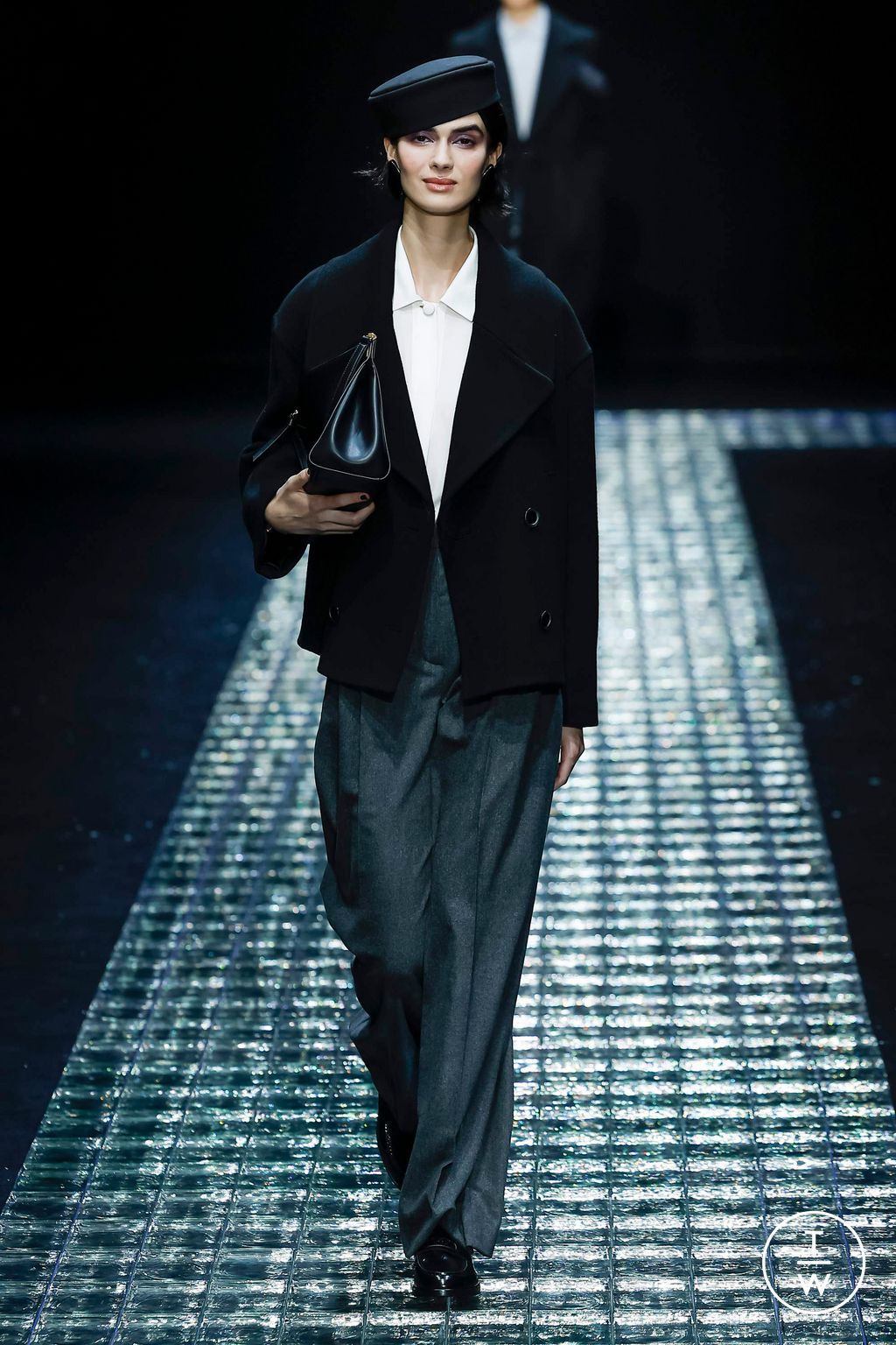 Fashion Week Milan Fall/Winter 2024 look 29 from the Emporio Armani collection 女装