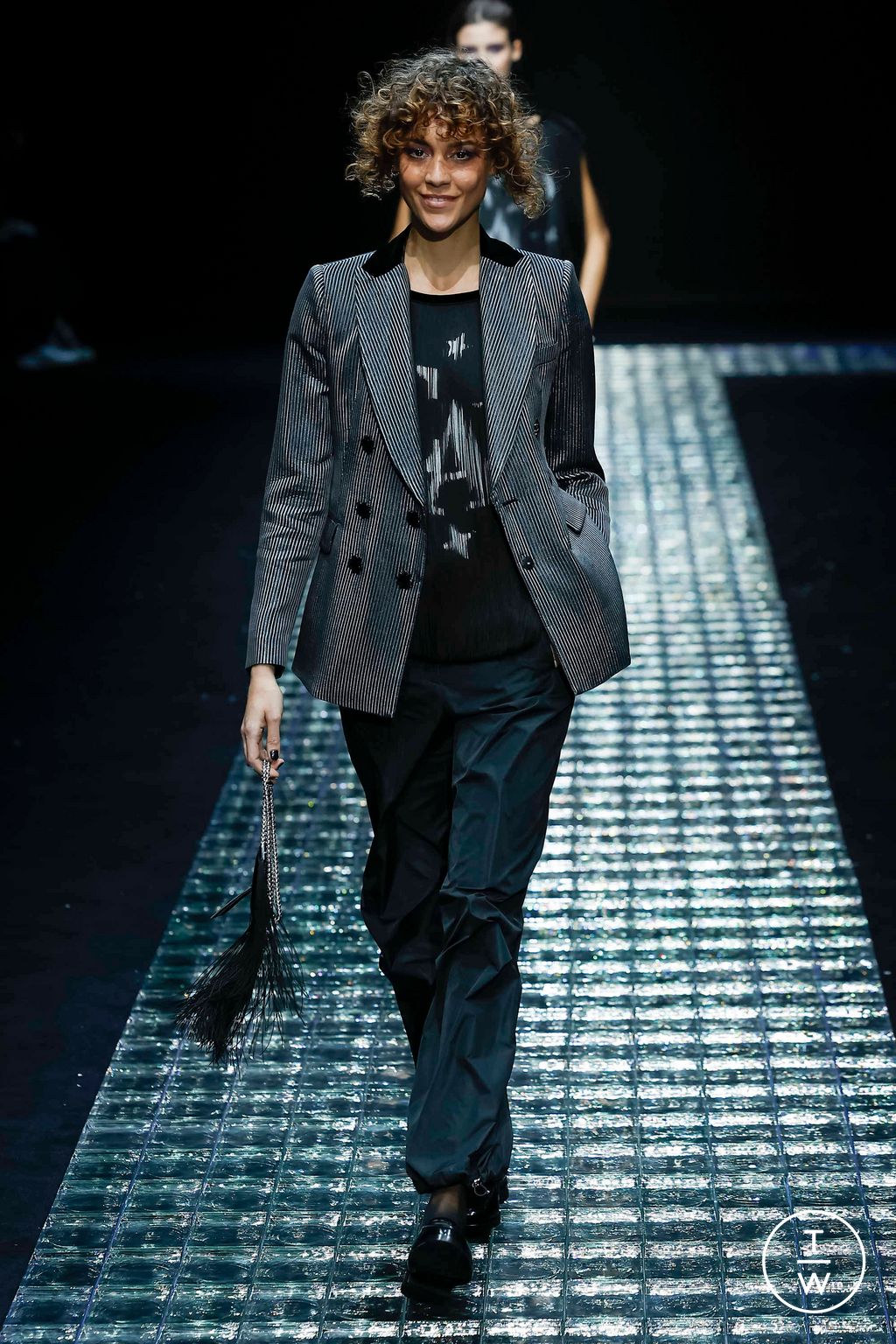 Fashion Week Milan Fall/Winter 2024 look 32 from the Emporio Armani collection 女装