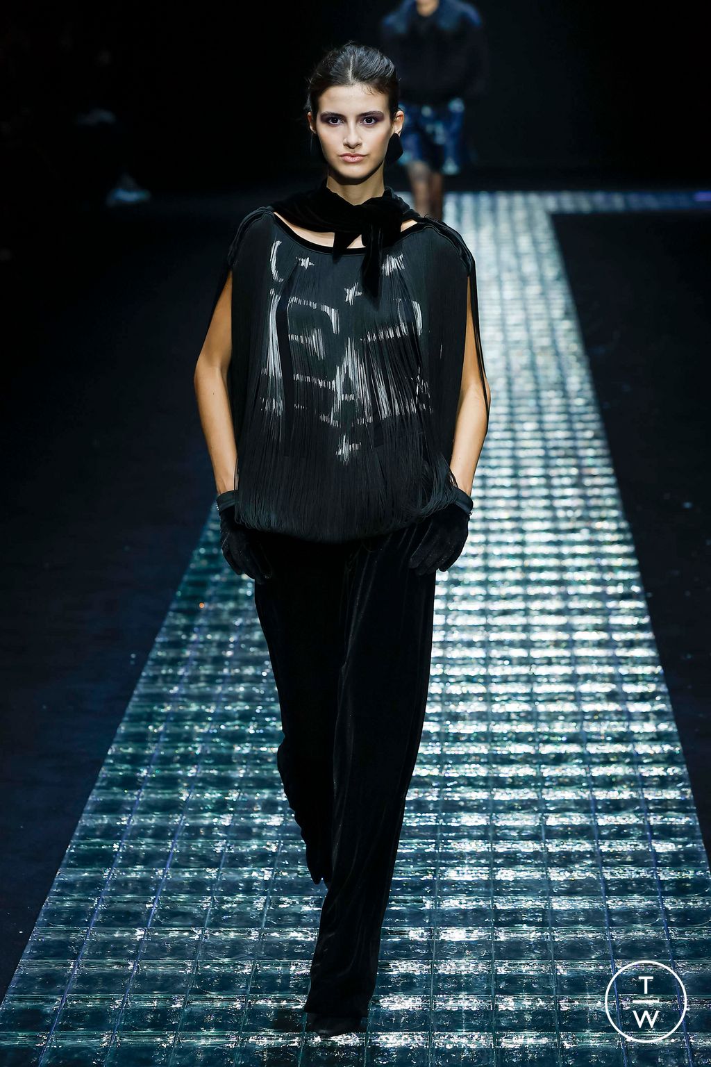 Fashion Week Milan Fall/Winter 2024 look 33 from the Emporio Armani collection 女装