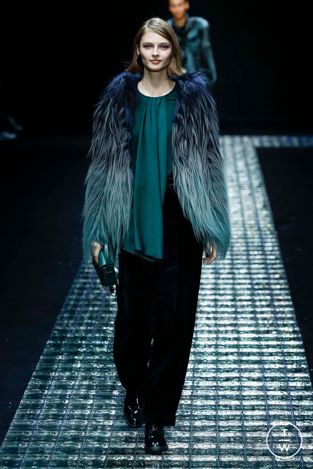 Fashion Week Milan Fall/Winter 2024 look 38 from the Emporio Armani collection 女装