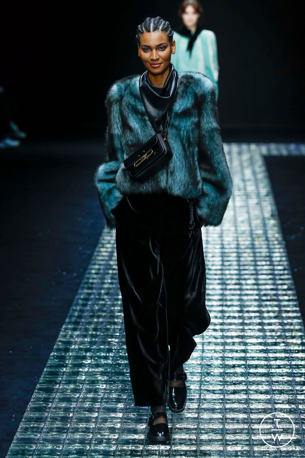 Fashion Week Milan Fall/Winter 2024 look 39 from the Emporio Armani collection 女装