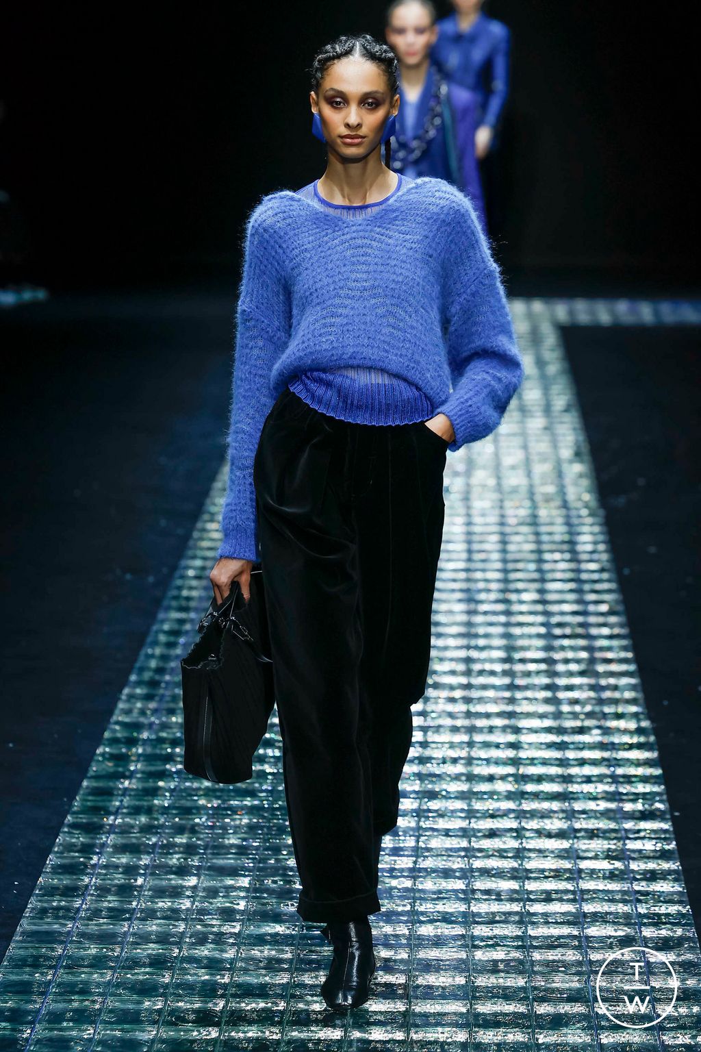 Fashion Week Milan Fall/Winter 2024 look 42 from the Emporio Armani collection 女装