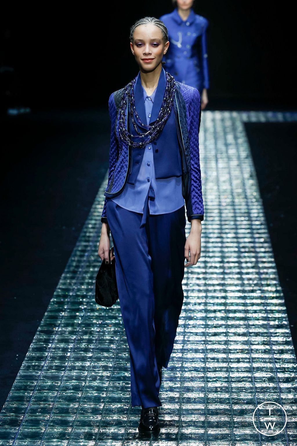 Fashion Week Milan Fall/Winter 2024 look 43 from the Emporio Armani collection 女装