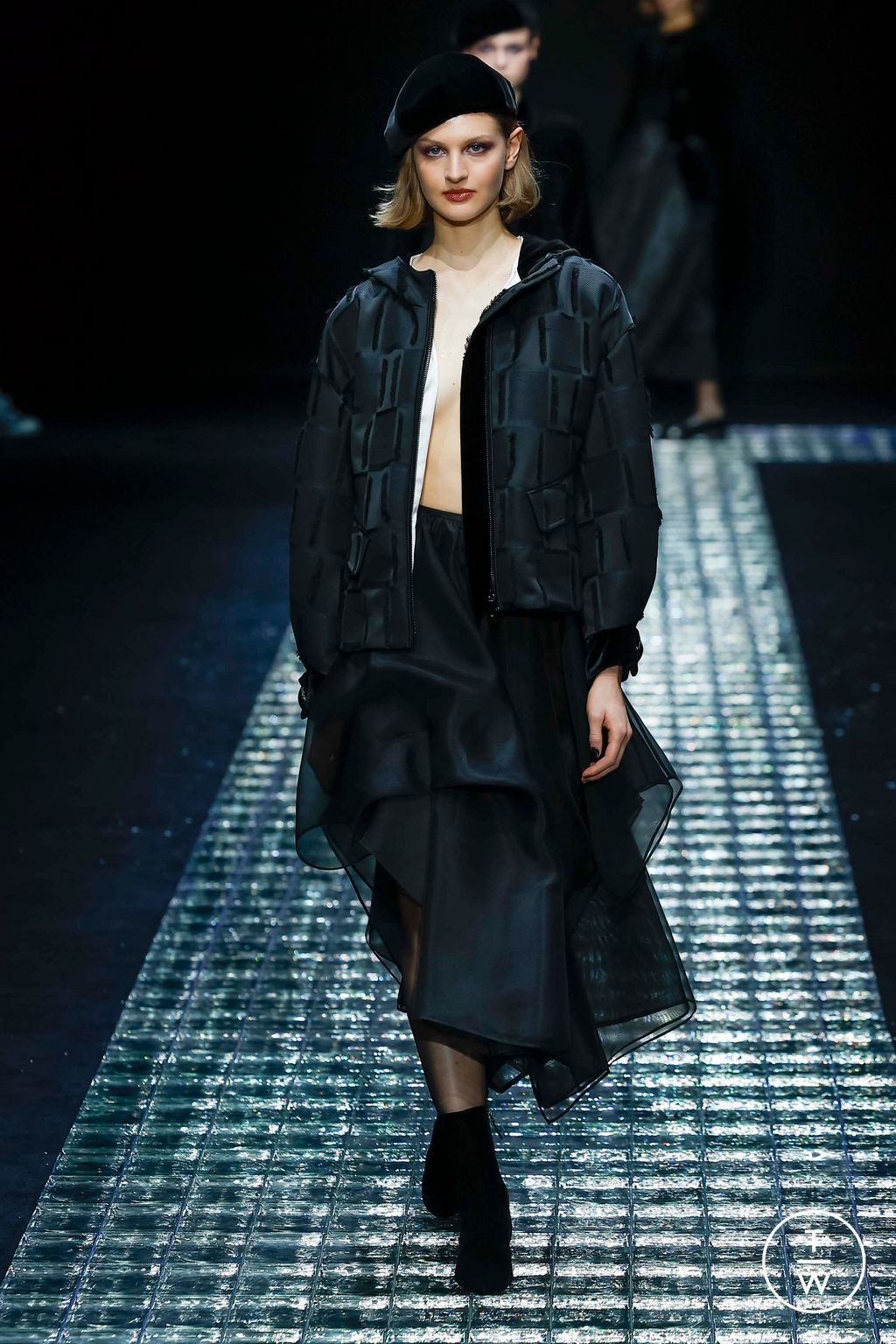 Fashion Week Milan Fall/Winter 2024 look 51 de la collection Emporio Armani womenswear