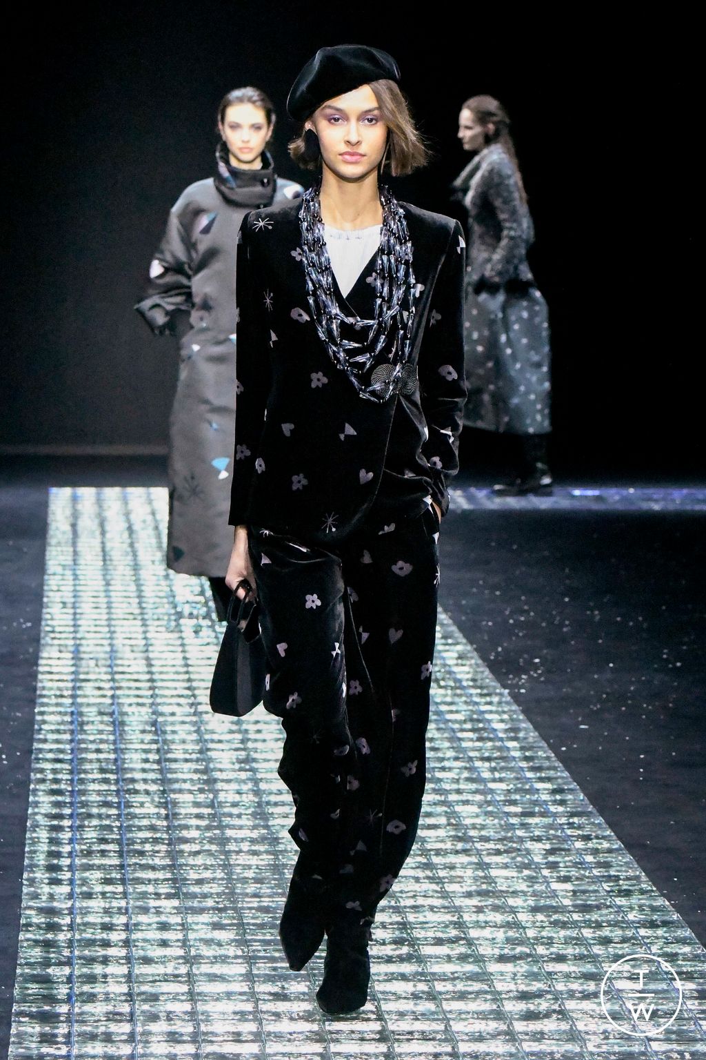 Fashion Week Milan Fall/Winter 2024 look 55 from the Emporio Armani collection 女装