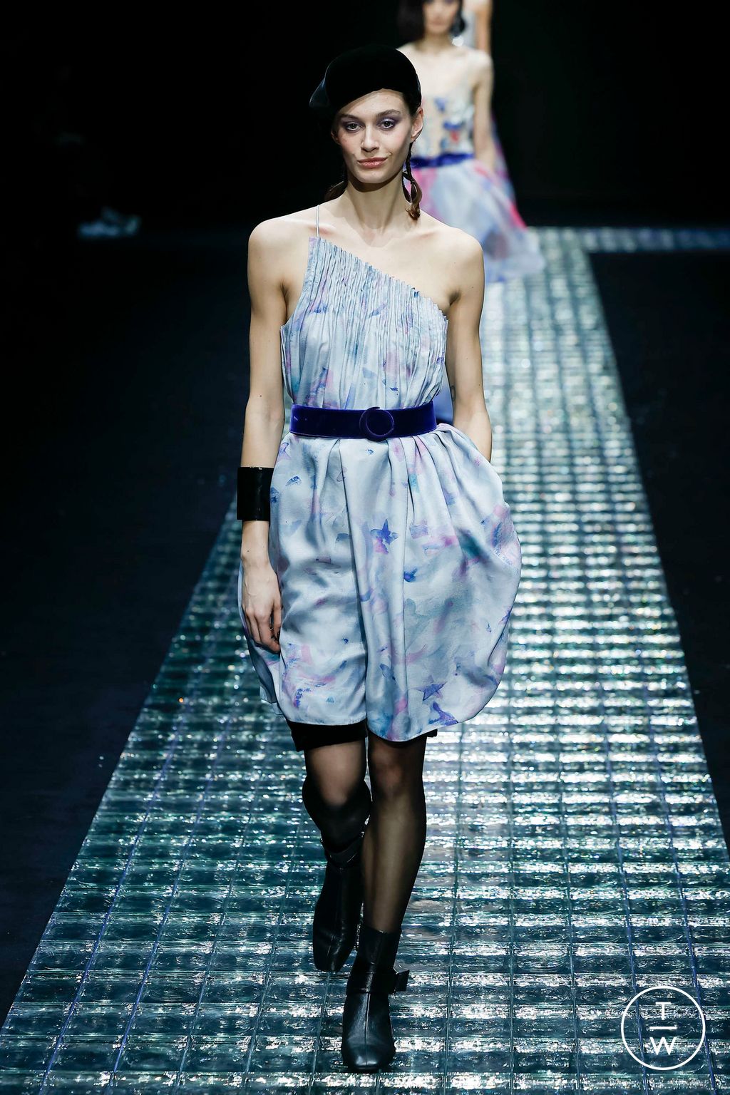 Fashion Week Milan Fall/Winter 2024 look 60 from the Emporio Armani collection womenswear