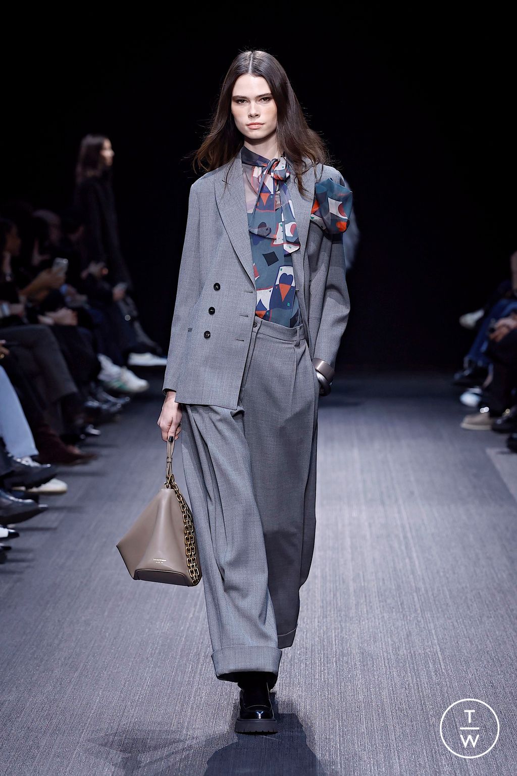 Fashion Week Milan Fall/Winter 2025 look 5 from the Emporio Armani collection 女装