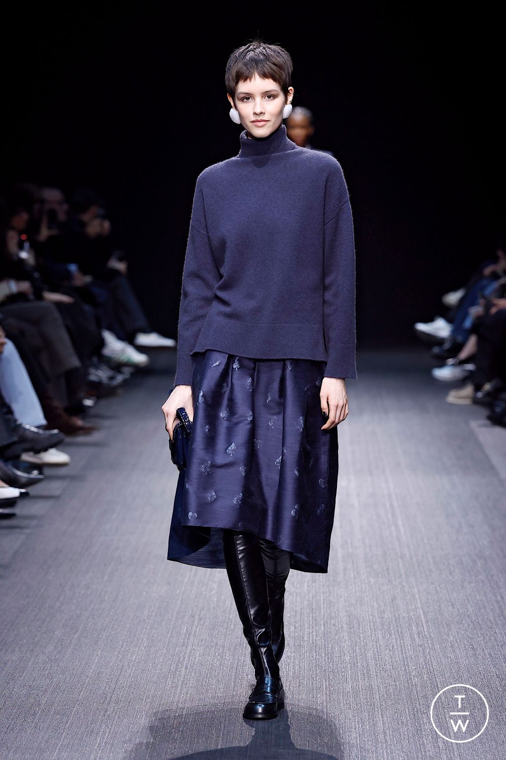 Fashion Week Milan Fall/Winter 2025 look 21 from the Emporio Armani collection 女装