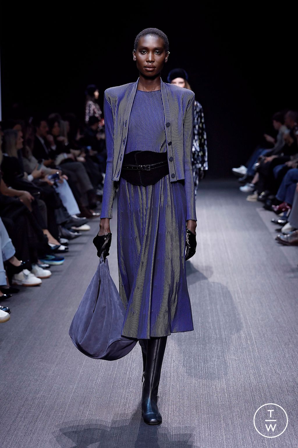 Fashion Week Milan Fall/Winter 2025 look 32 from the Emporio Armani collection womenswear
