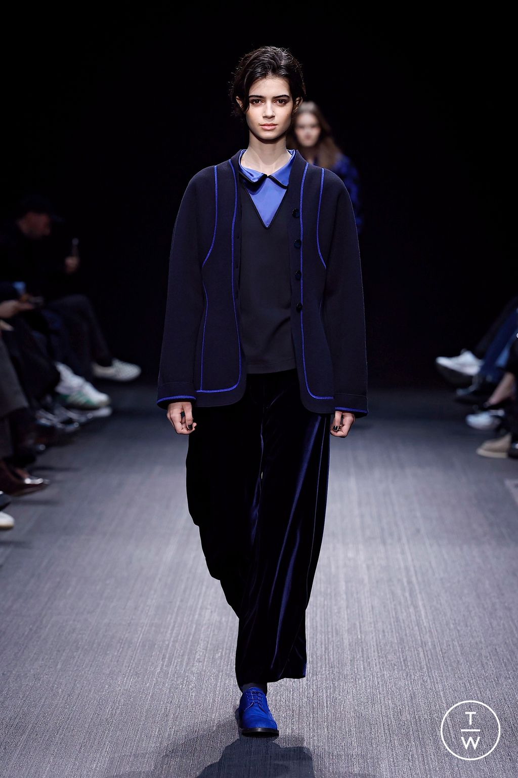 Fashion Week Milan Fall/Winter 2025 look 41 from the Emporio Armani collection womenswear