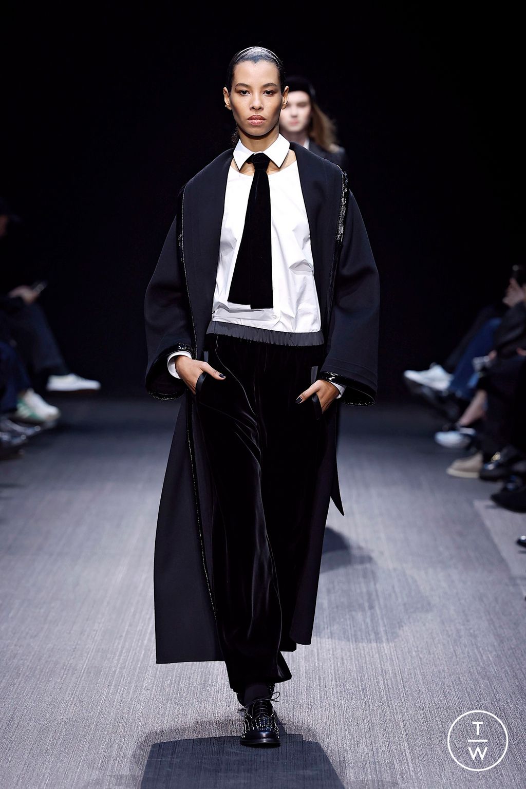 Fashion Week Milan Fall/Winter 2025 look 57 from the Emporio Armani collection 女装