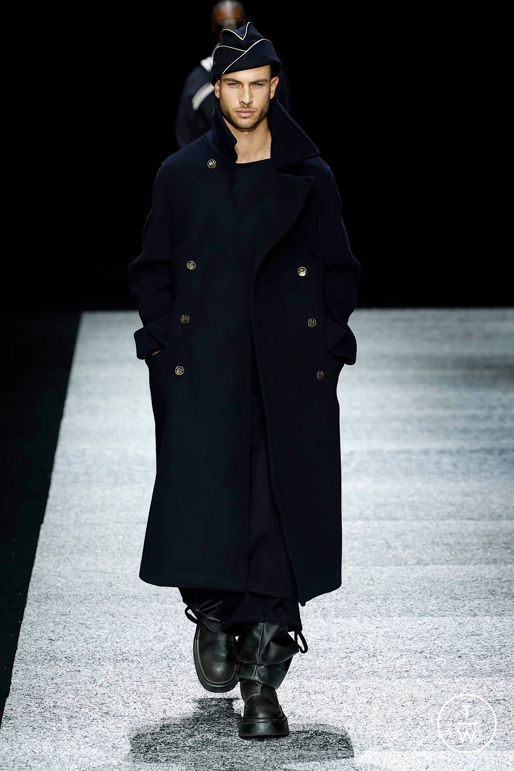 Fashion Week Milan Fall/Winter 2024 look 1 de la collection Emporio Armani menswear