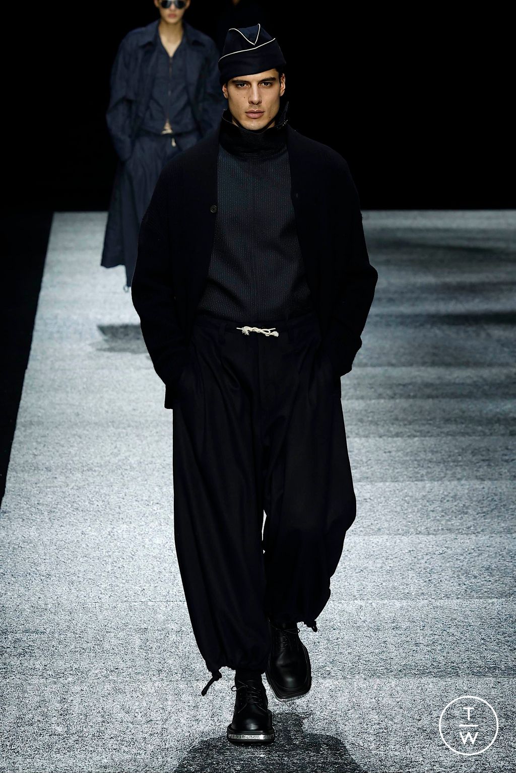 Fashion Week Milan Fall/Winter 2024 look 12 de la collection Emporio Armani menswear