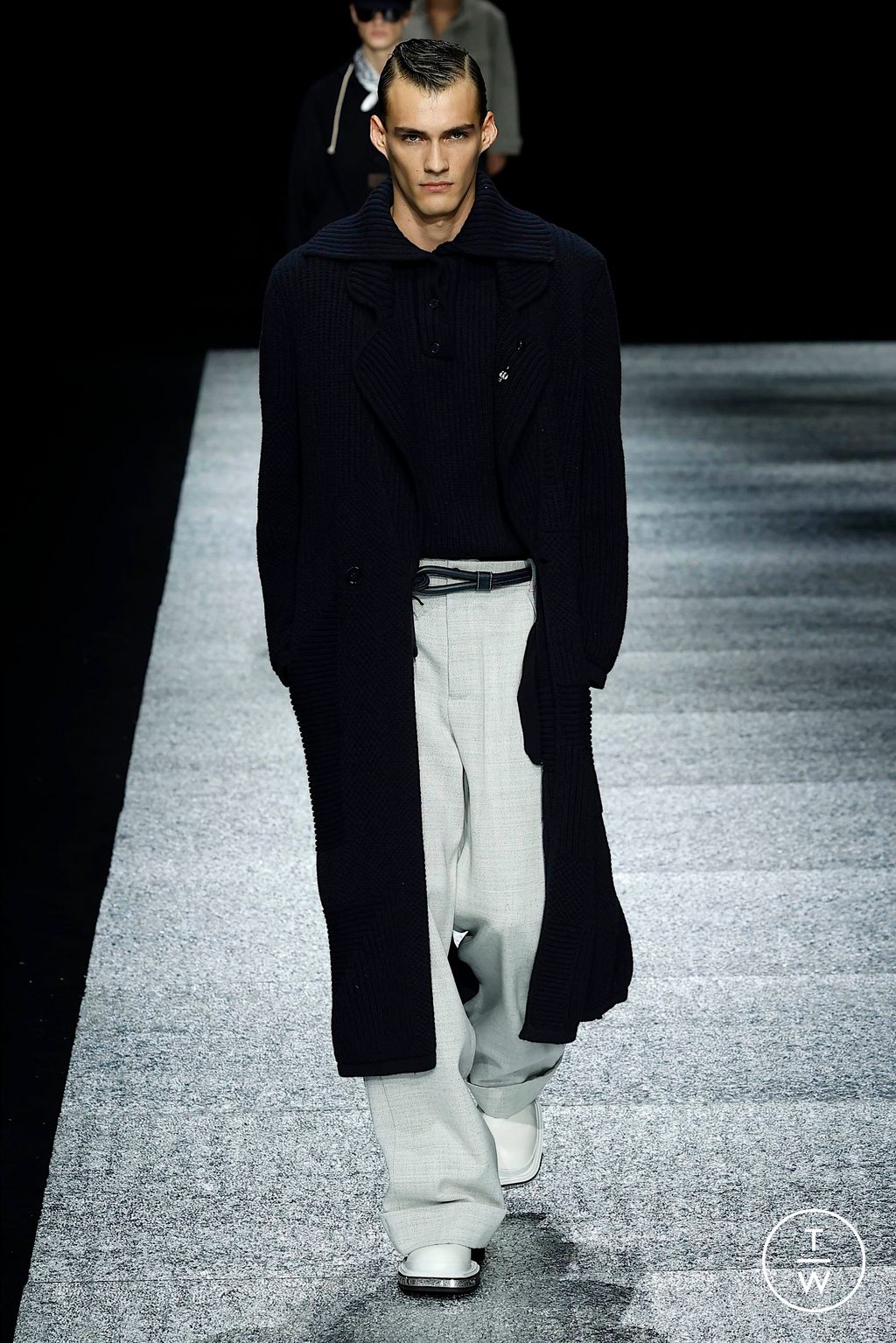 Fashion Week Milan Fall/Winter 2024 look 18 de la collection Emporio Armani menswear