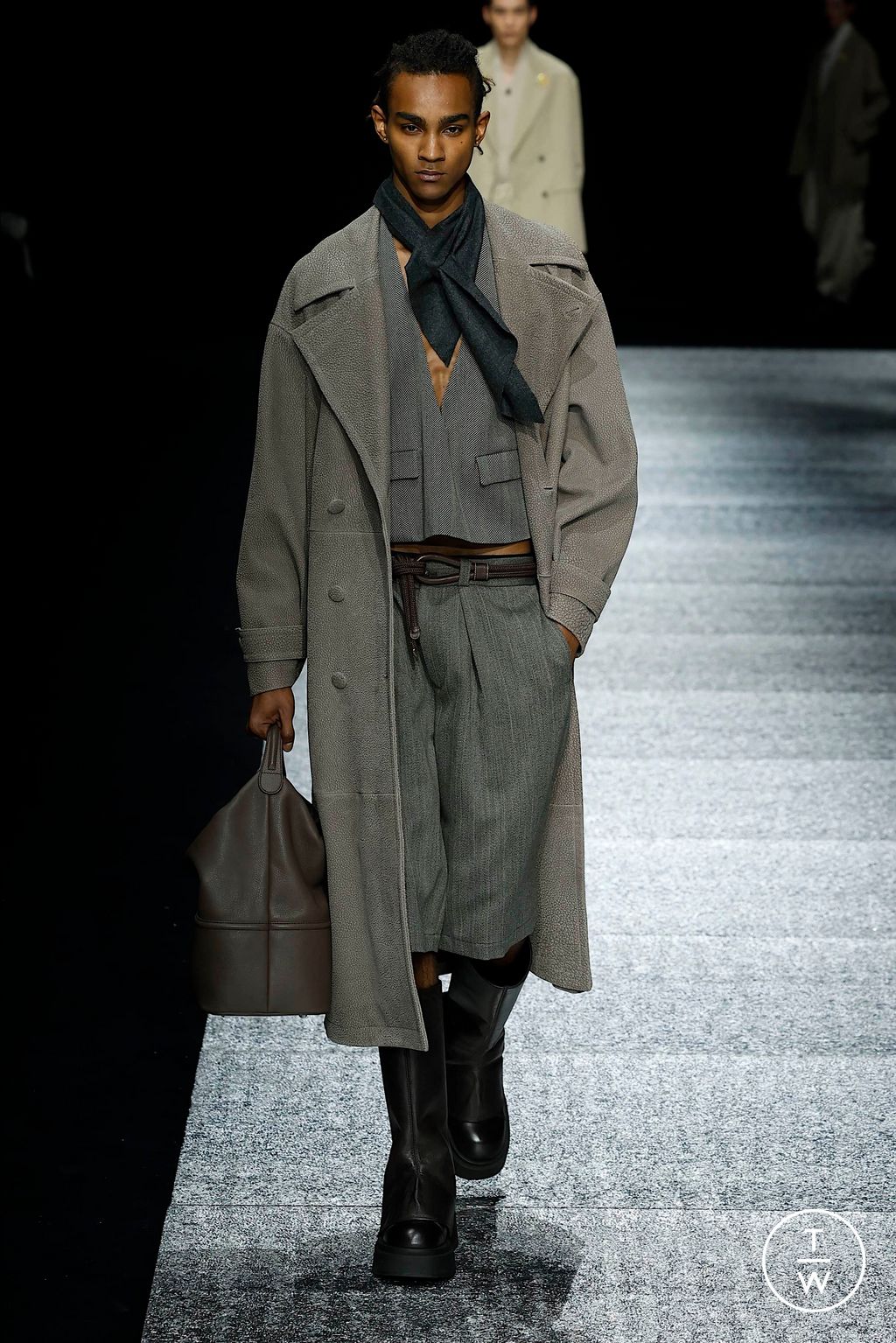 Fashion Week Milan Fall/Winter 2024 look 30 de la collection Emporio Armani menswear