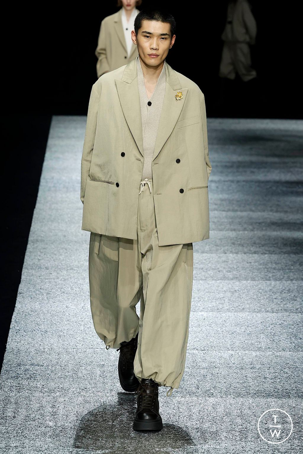 Fashion Week Milan Fall/Winter 2024 look 31 de la collection Emporio Armani menswear