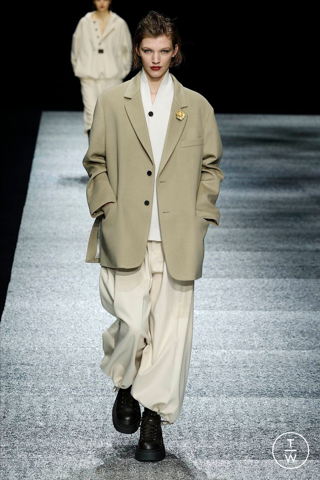 Fashion Week Milan Fall/Winter 2024 look 32 from the Emporio Armani collection 男装