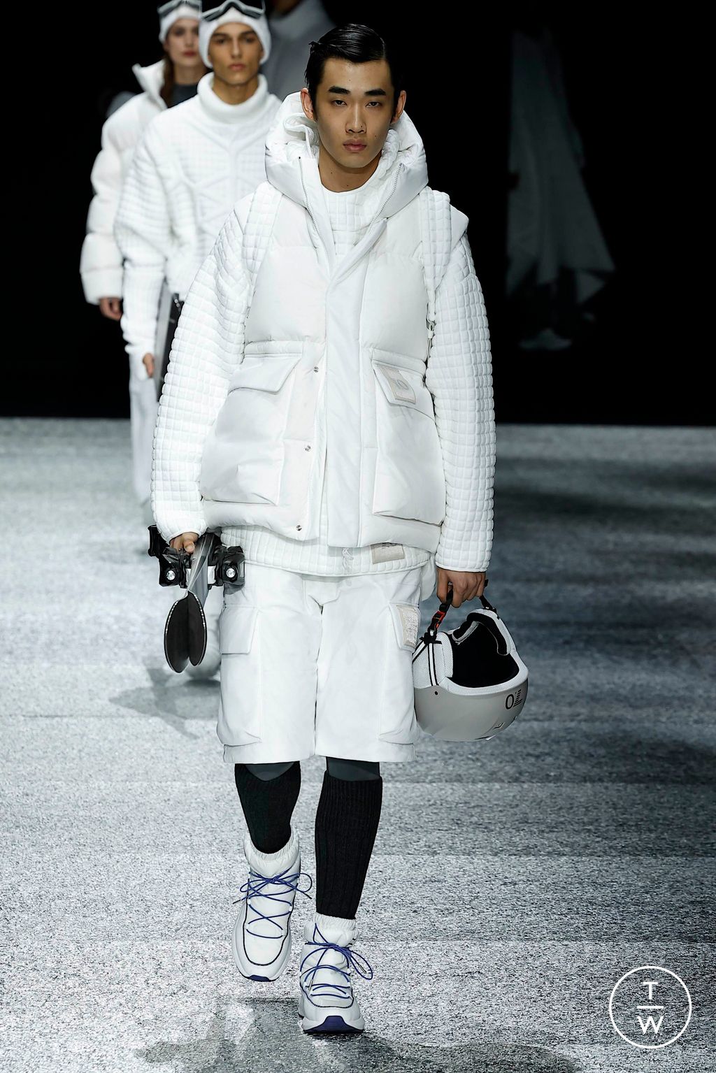 Fashion Week Milan Fall/Winter 2024 look 34 de la collection Emporio Armani menswear