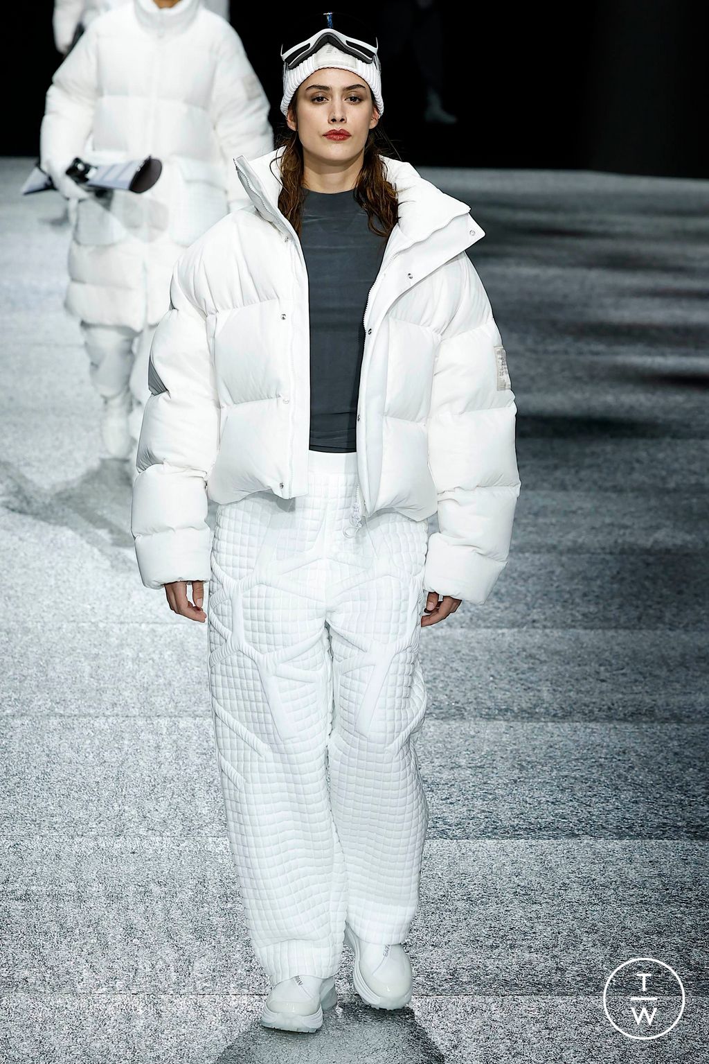 Fashion Week Milan Fall/Winter 2024 look 36 de la collection Emporio Armani menswear
