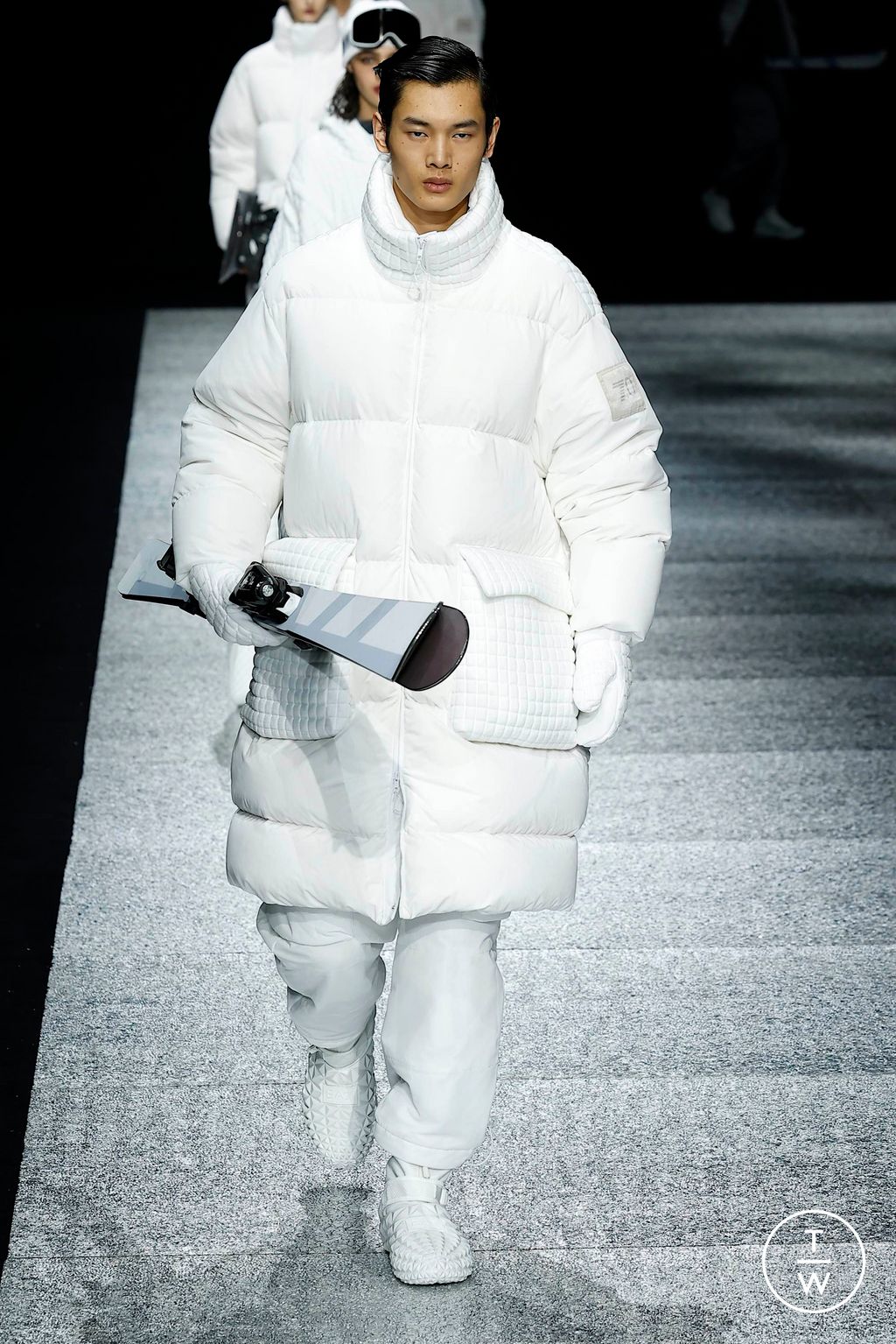 Fashion Week Milan Fall/Winter 2024 look 37 from the Emporio Armani collection menswear