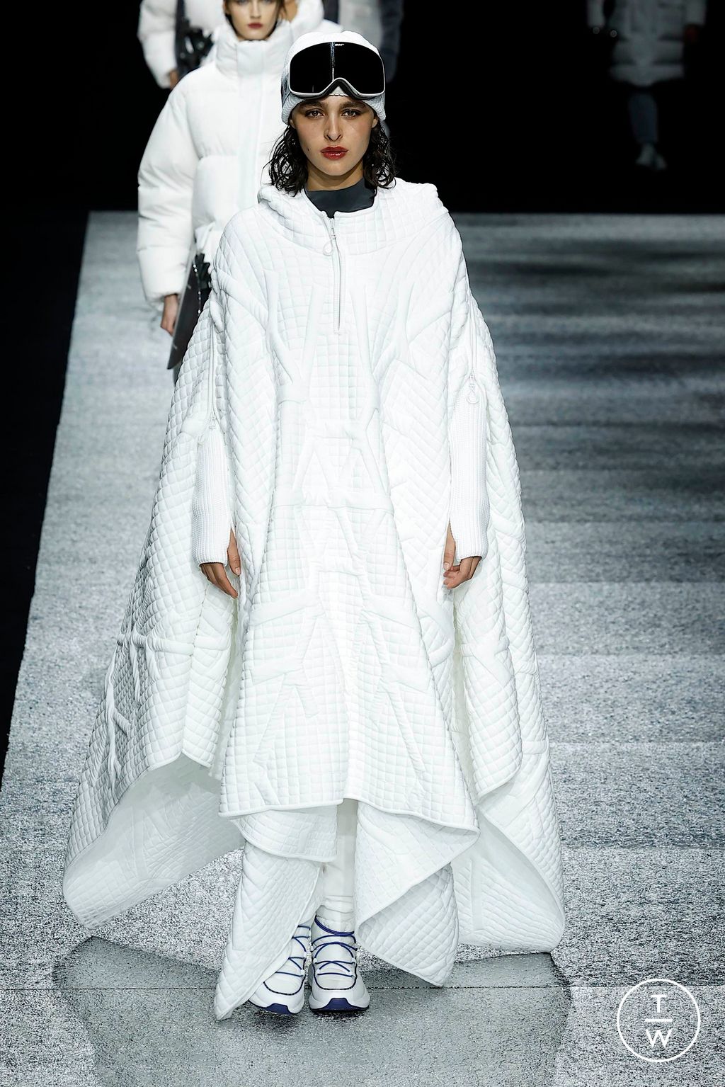 Fashion Week Milan Fall/Winter 2024 look 38 de la collection Emporio Armani menswear