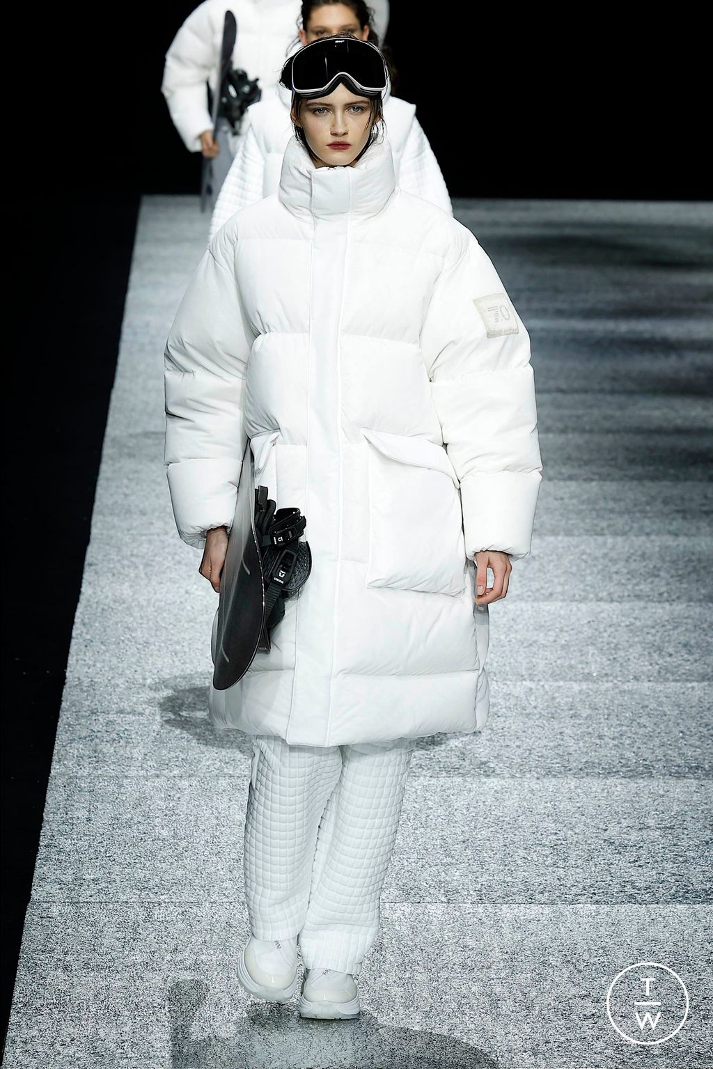 Fashion Week Milan Fall/Winter 2024 look 39 de la collection Emporio Armani menswear