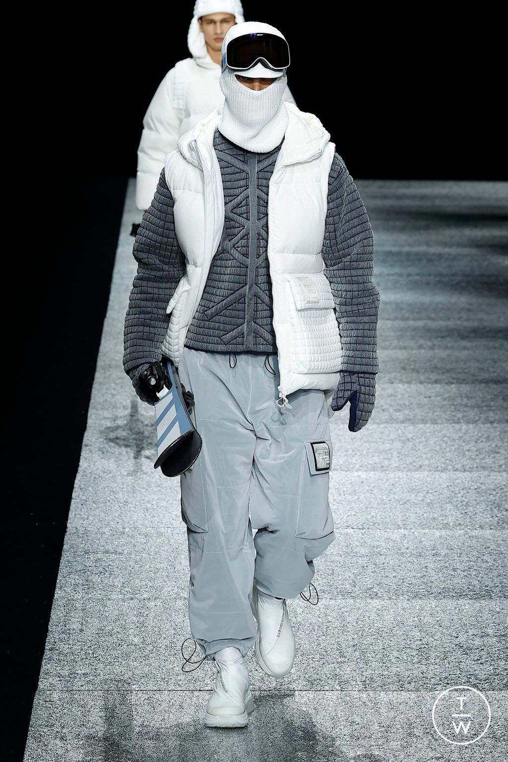 Fashion Week Milan Fall/Winter 2024 look 42 from the Emporio Armani collection 男装
