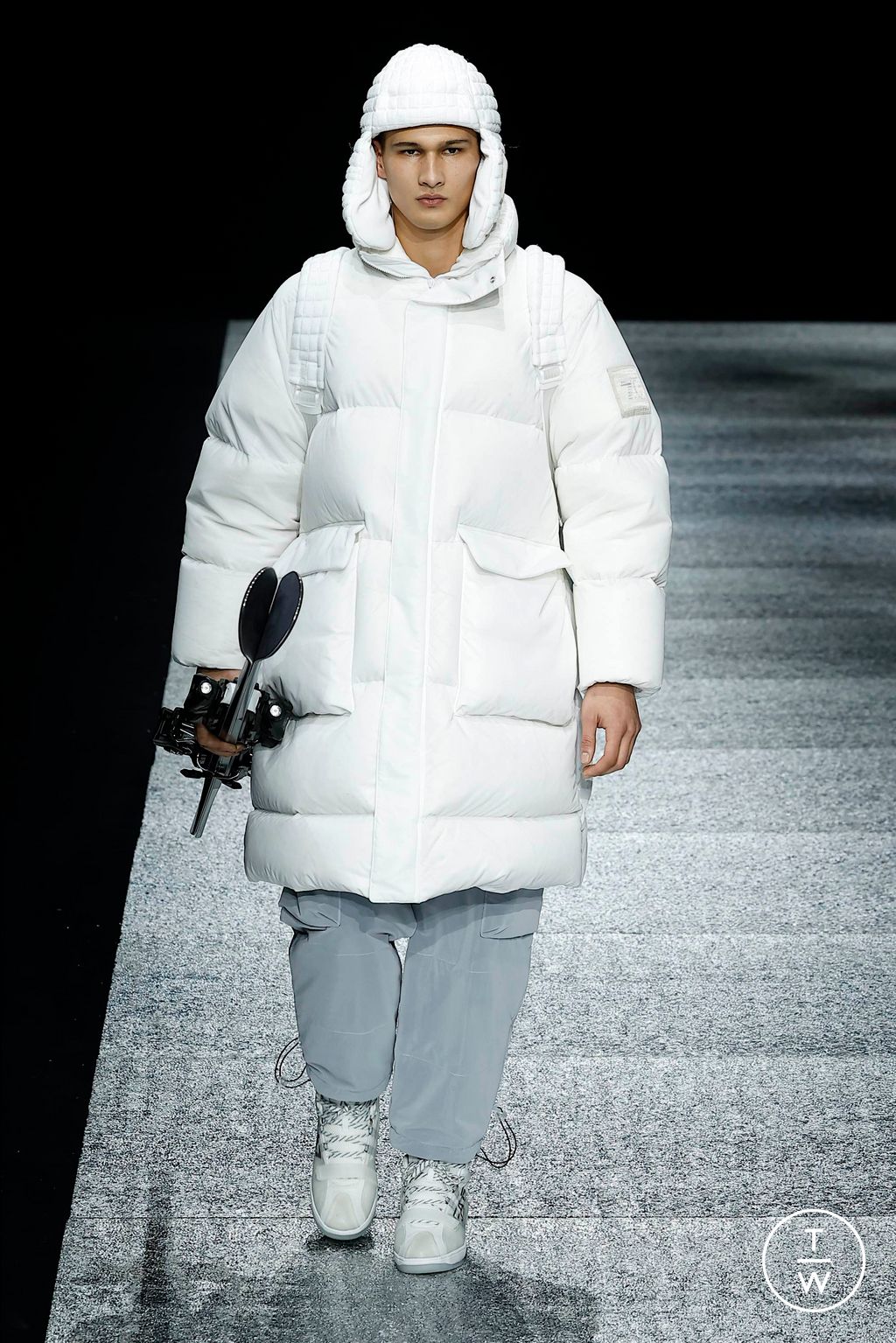 Fashion Week Milan Fall/Winter 2024 look 43 from the Emporio Armani collection menswear