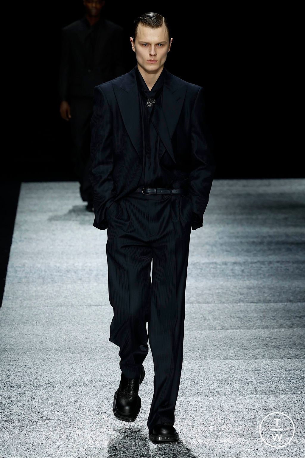 Fashion Week Milan Fall/Winter 2024 look 44 from the Emporio Armani collection 男装