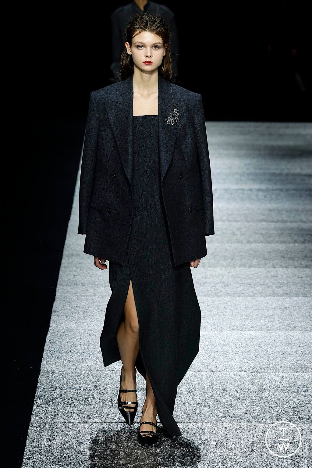 Fashion Week Milan Fall/Winter 2024 look 60 de la collection Emporio Armani menswear