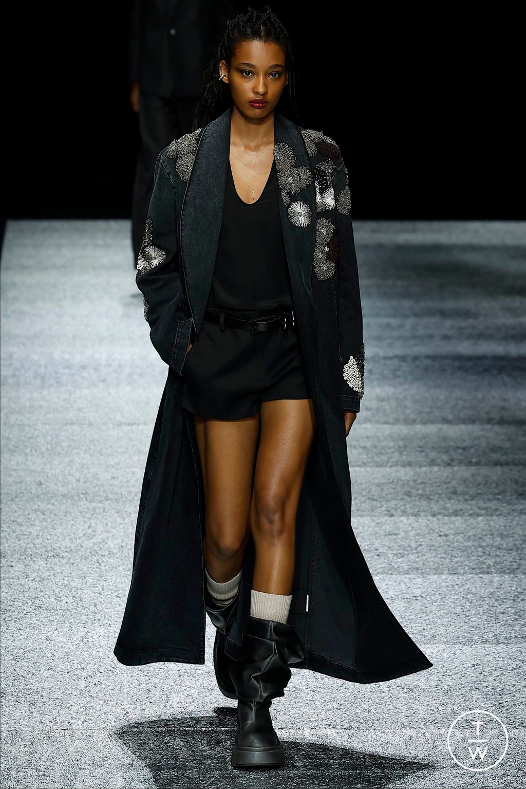Fashion Week Milan Fall/Winter 2024 look 92 de la collection Emporio Armani menswear