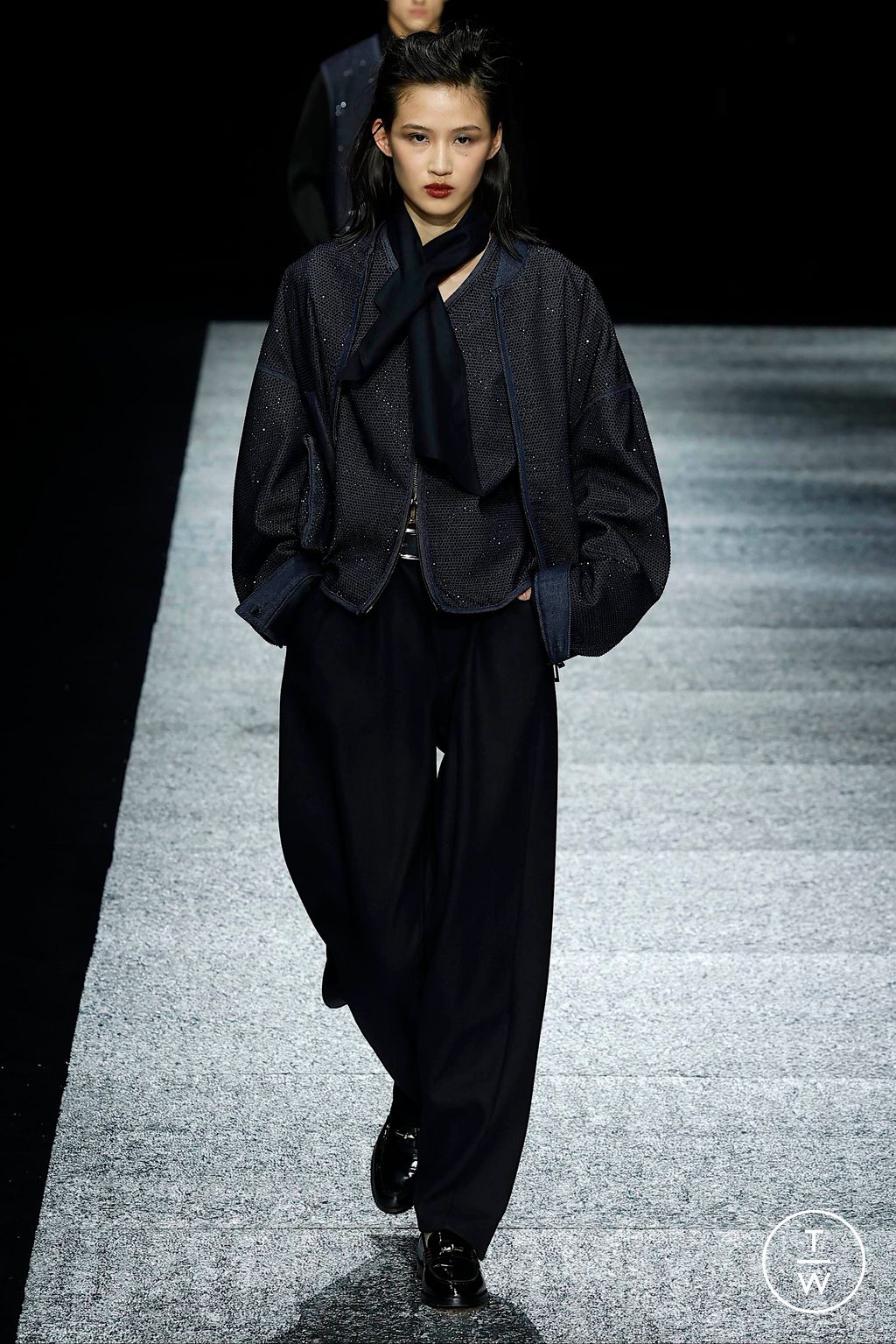 Fashion Week Milan Fall/Winter 2024 look 98 de la collection Emporio Armani menswear