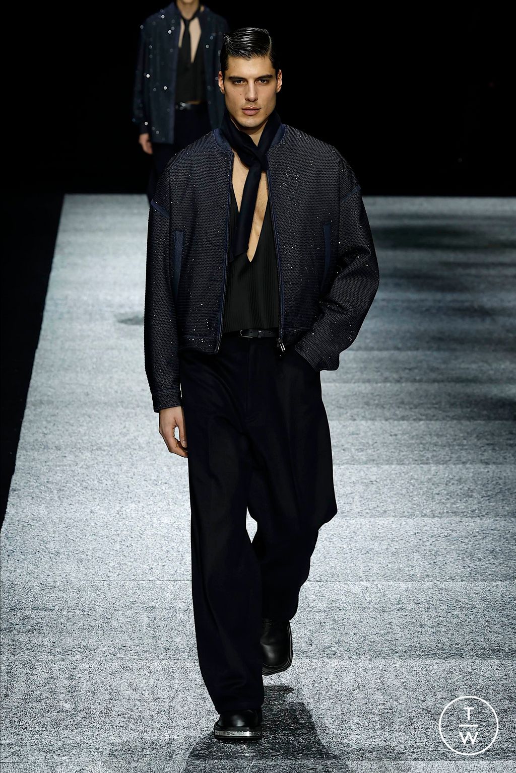Fashion Week Milan Fall/Winter 2024 look 100 de la collection Emporio Armani menswear