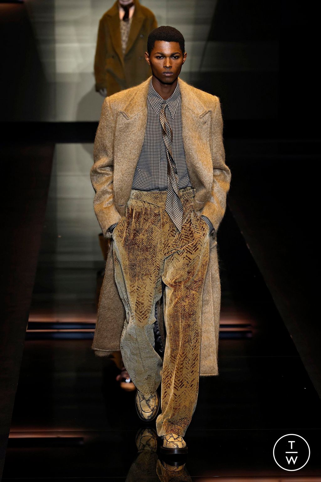 Fashion Week Milan Fall/Winter 2025 look 56 de la collection Emporio Armani menswear