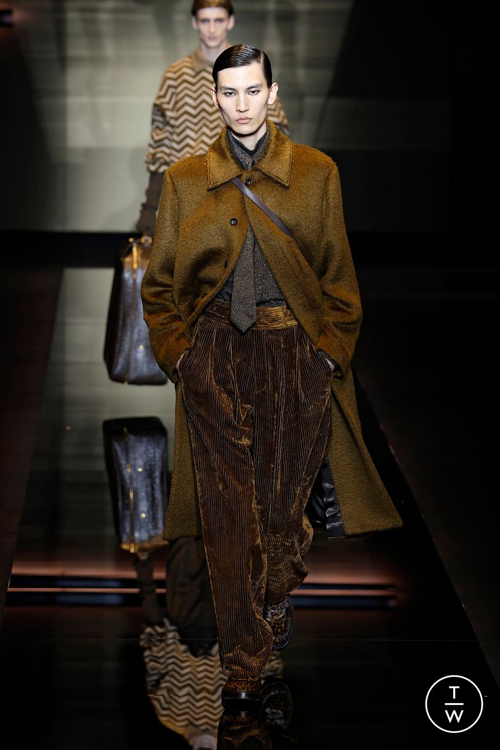 Fashion Week Milan Fall/Winter 2025 look 60 de la collection Emporio Armani menswear