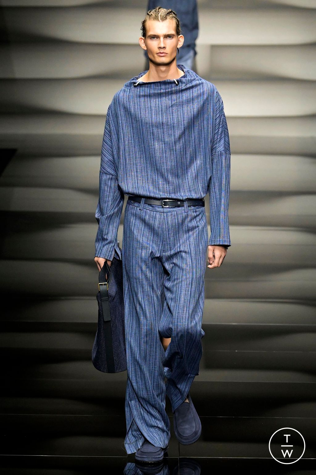 Fashion Week Milan Spring/Summer 2023 look 4 from the Emporio Armani collection menswear
