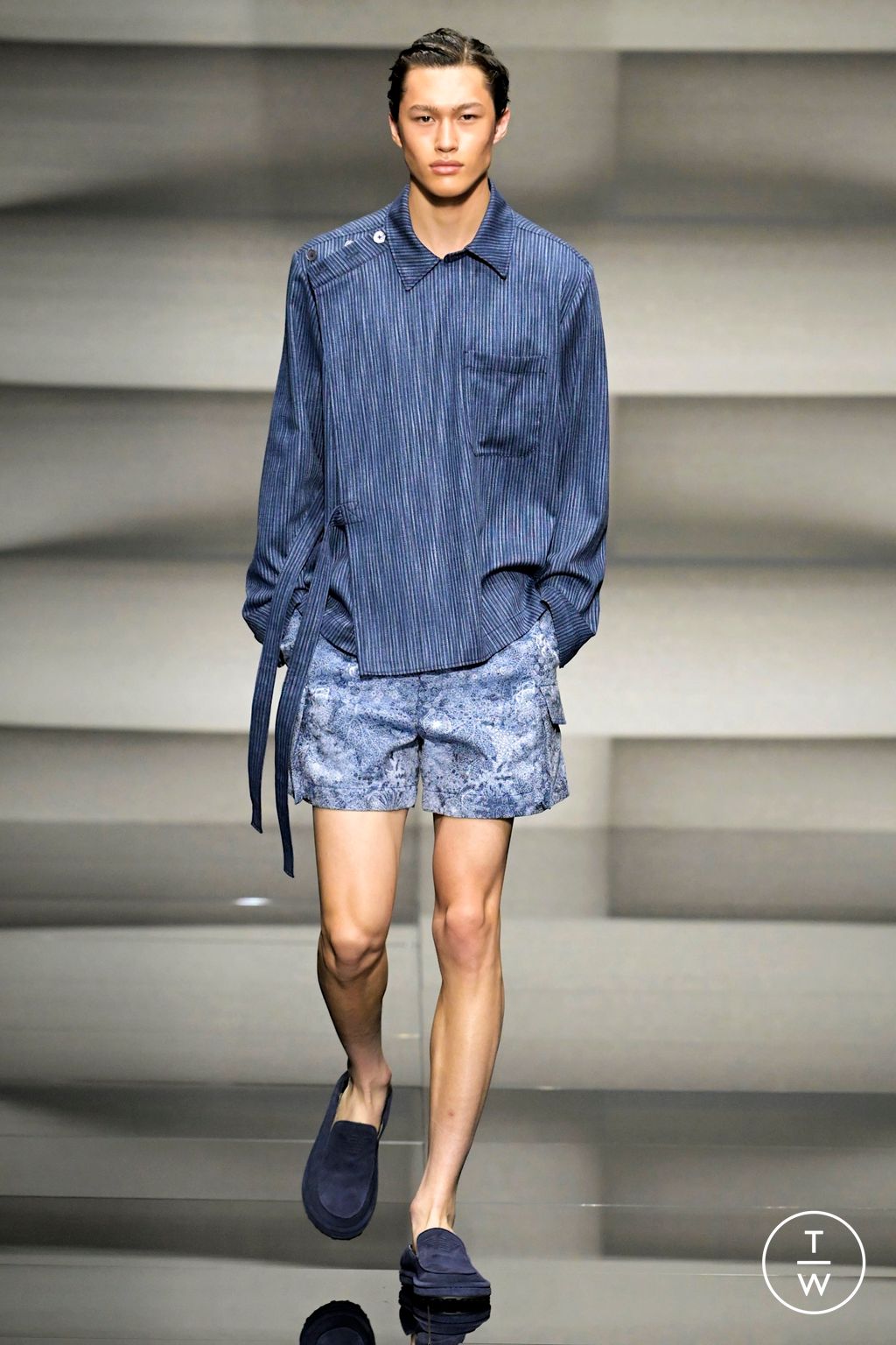 Fashion Week Milan Spring/Summer 2023 look 5 from the Emporio Armani collection menswear