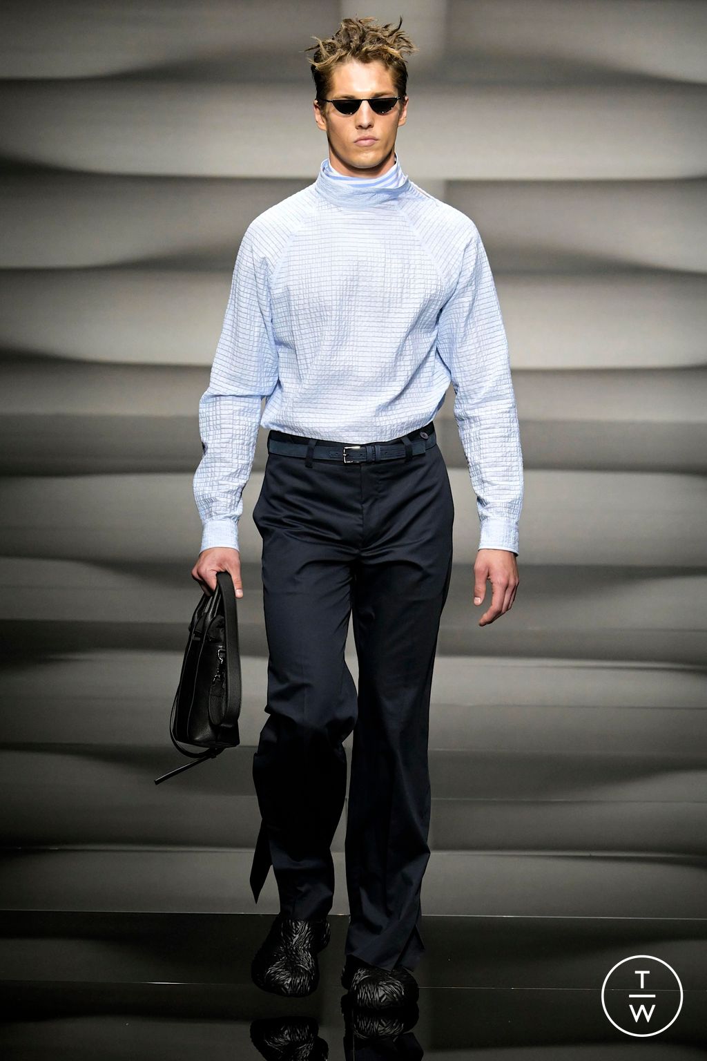 Fashion Week Milan Spring/Summer 2023 look 17 from the Emporio Armani collection menswear