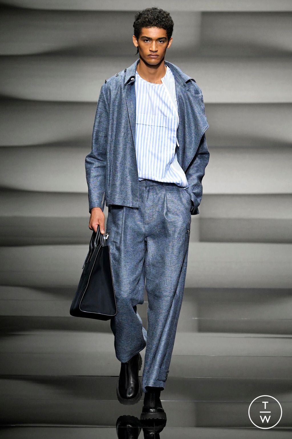 Fashion Week Milan Spring/Summer 2023 look 18 from the Emporio Armani collection menswear