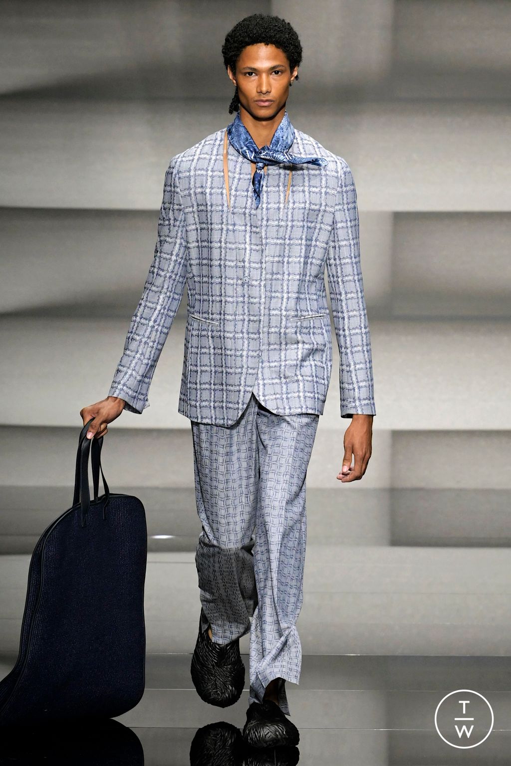 Fashion Week Milan Spring/Summer 2023 look 21 from the Emporio Armani collection menswear
