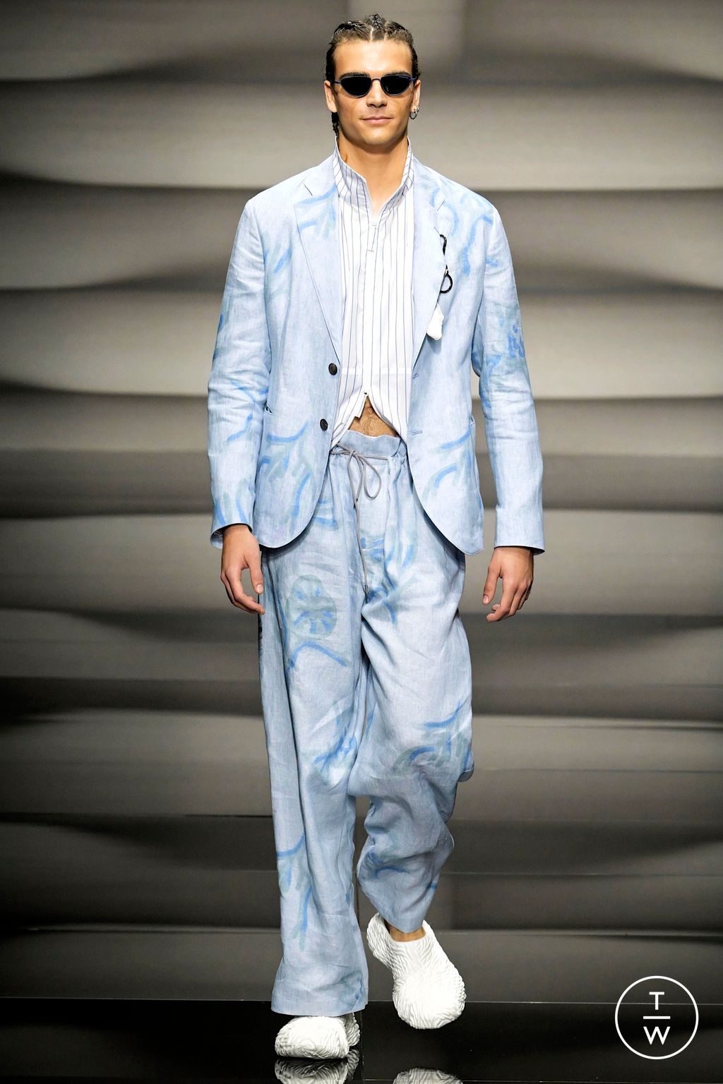 Fashion Week Milan Spring/Summer 2023 look 25 from the Emporio Armani collection menswear